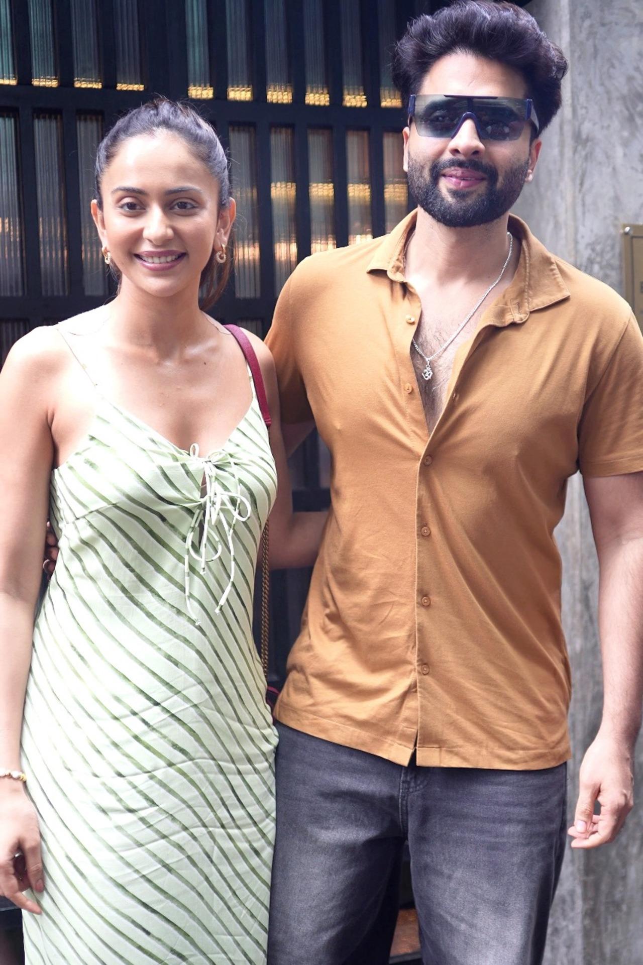 Jackky Bhagnani, along with his actress-wife Rakul Preet Singh were spotted stepping out for a casual outing in the city.